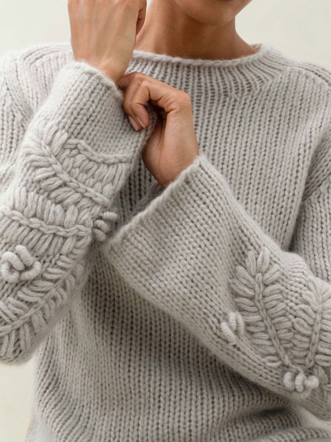 Jylliana Pullover mit kunstvollen Strickdetails an den Ärmeln
