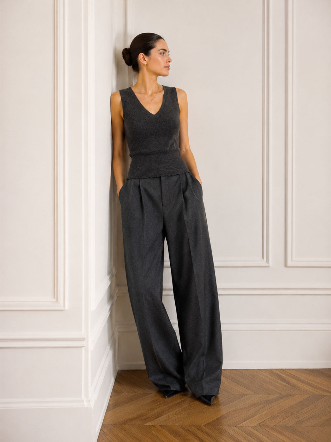 V-Neck Top – Feminine Silhouette mit modernem Strick-Design