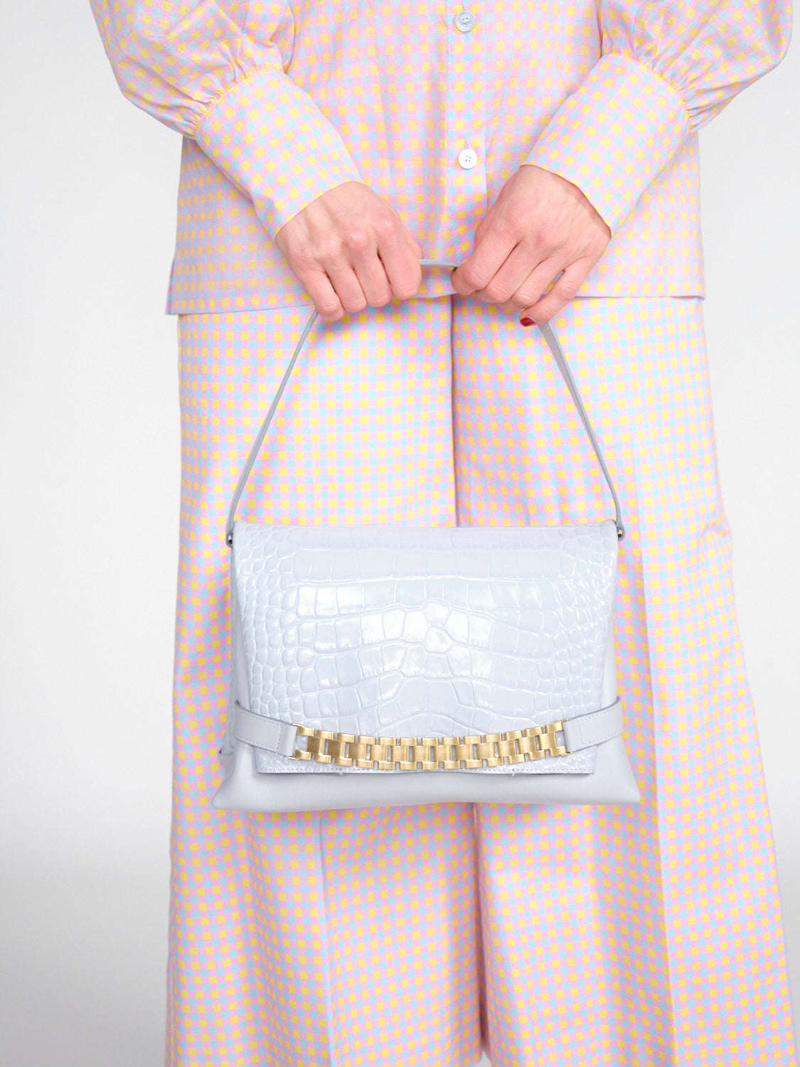 Chain Pouch – Umhängetasche aus Leder mit Kroko-Struktur