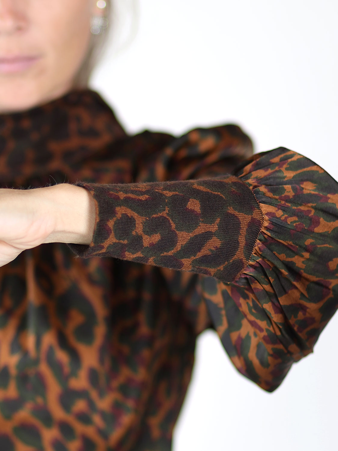 Seidenbluse mit Leo-Muster