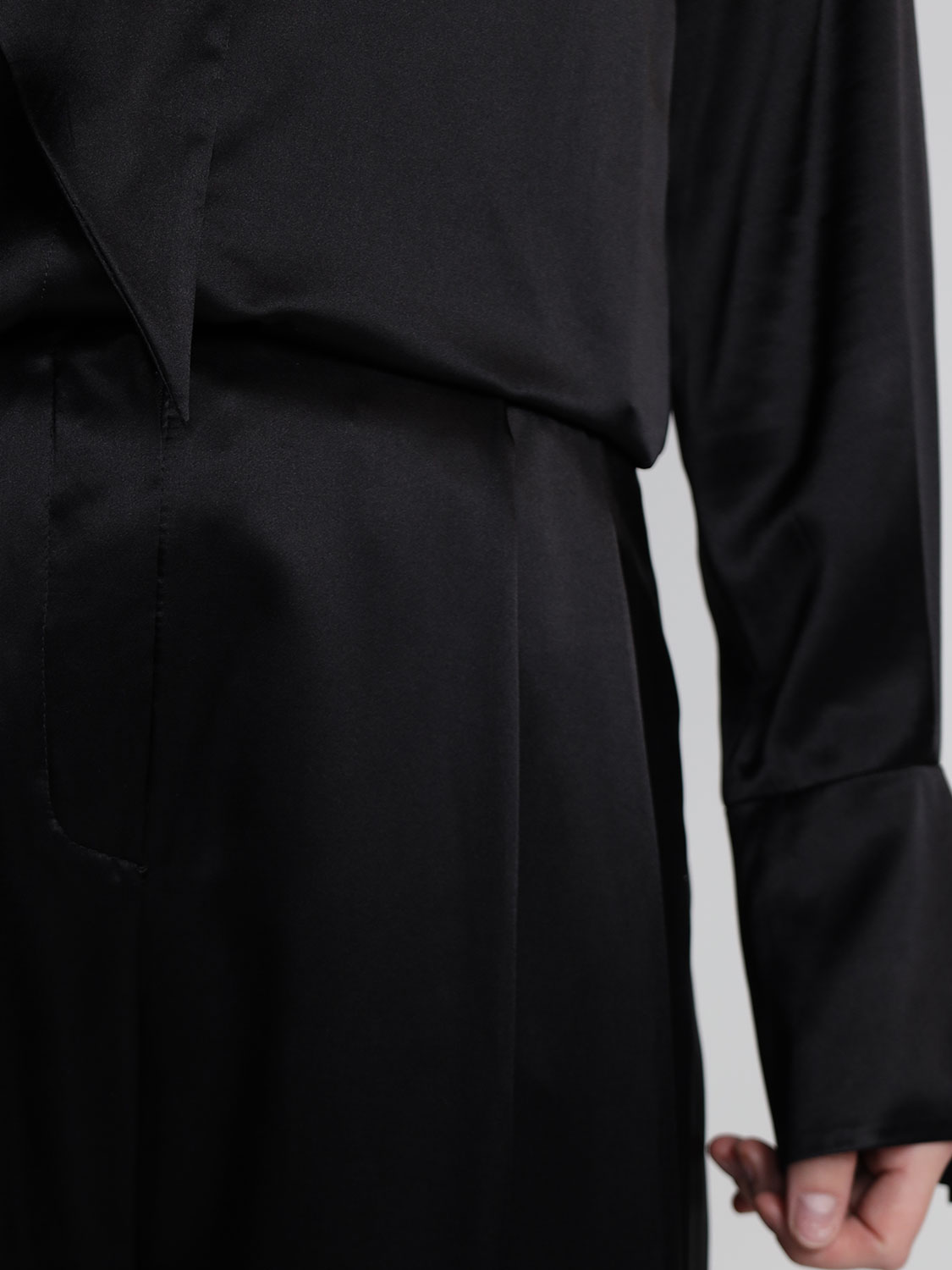 Fließende Hose aus Satin