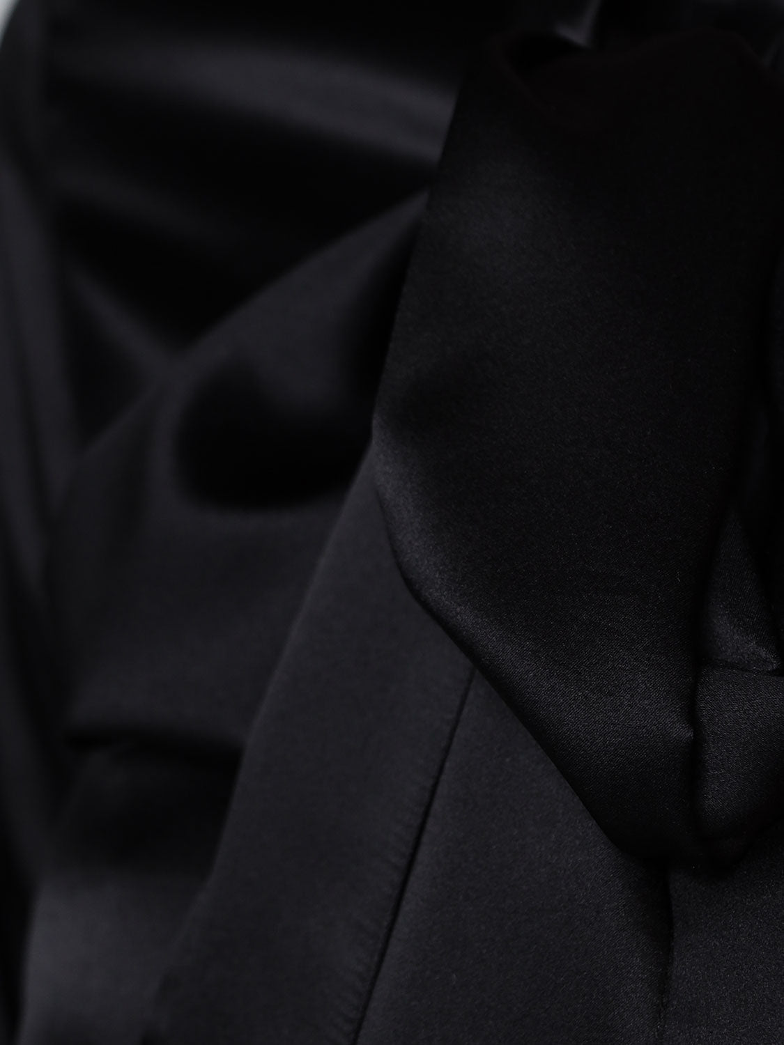 Bluse mit Schluppen-Detail aus Seide