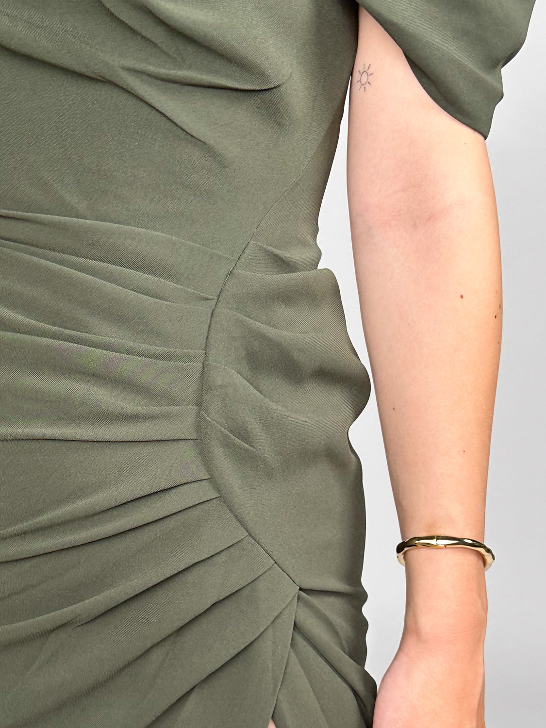 Kally – Maxikleid mit drapierter Schulter