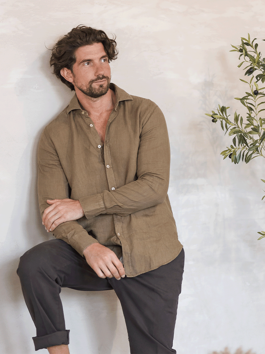 Leinenhemd Naturfaser mit feiner Struktur und edler Knopfleiste