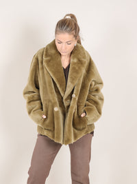 Straight Merino – Doppelreihiger Fellmantel