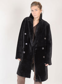 Light Astrakhan – Doppelreihiger Fellmantel