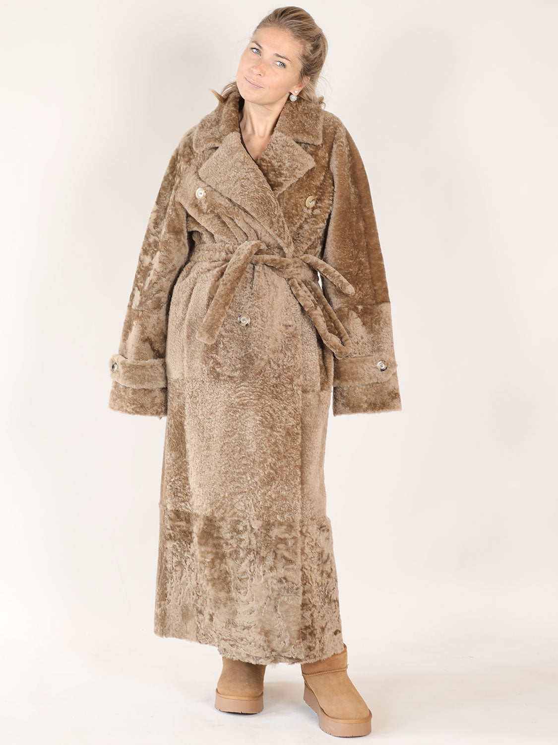 Light Astrakhan – Langer wendbarer Mantel mit Bindegürtel