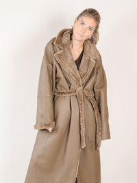 Light Astrakhan – Langer wendbarer Mantel mit Bindegürtel