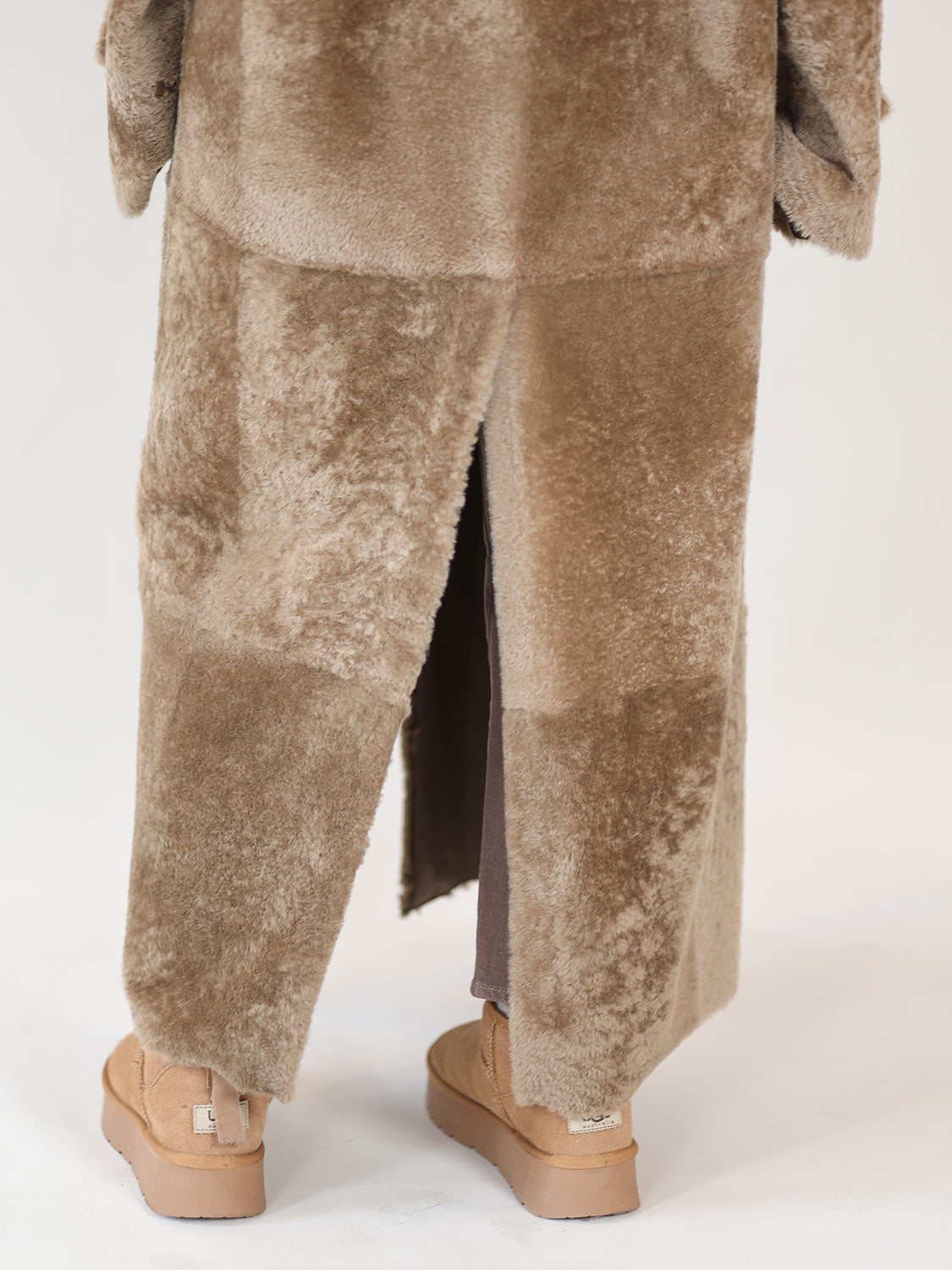 Light Astrakhan – Langer wendbarer Mantel mit Bindegürtel