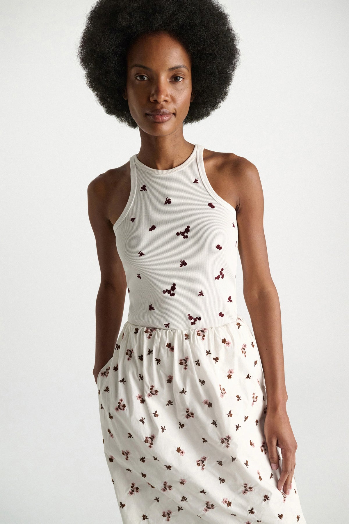 Ribbed Tanktop mit Blumen Stickerei