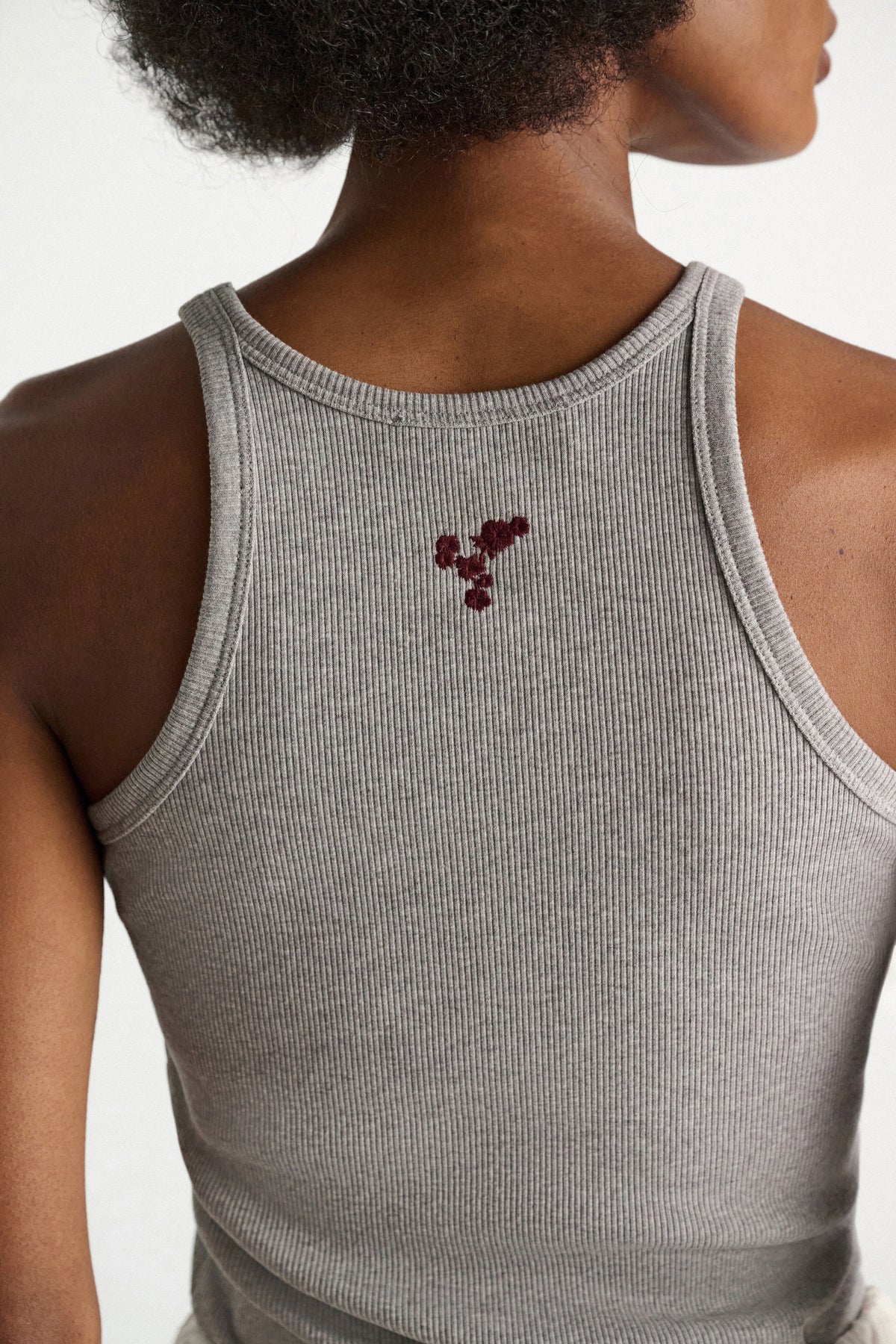 Ribbed Tanktop mit Blumen Stickerei