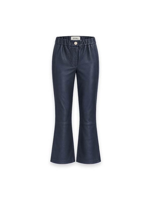 Lively Lederhose – Ausgestelltes Bein mit elastischem Bund