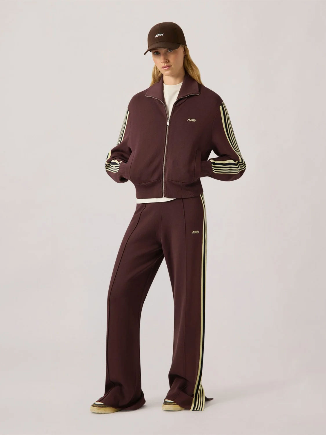 Pants Main – Trackpants mit markanten Streifen-Details an den Seiten