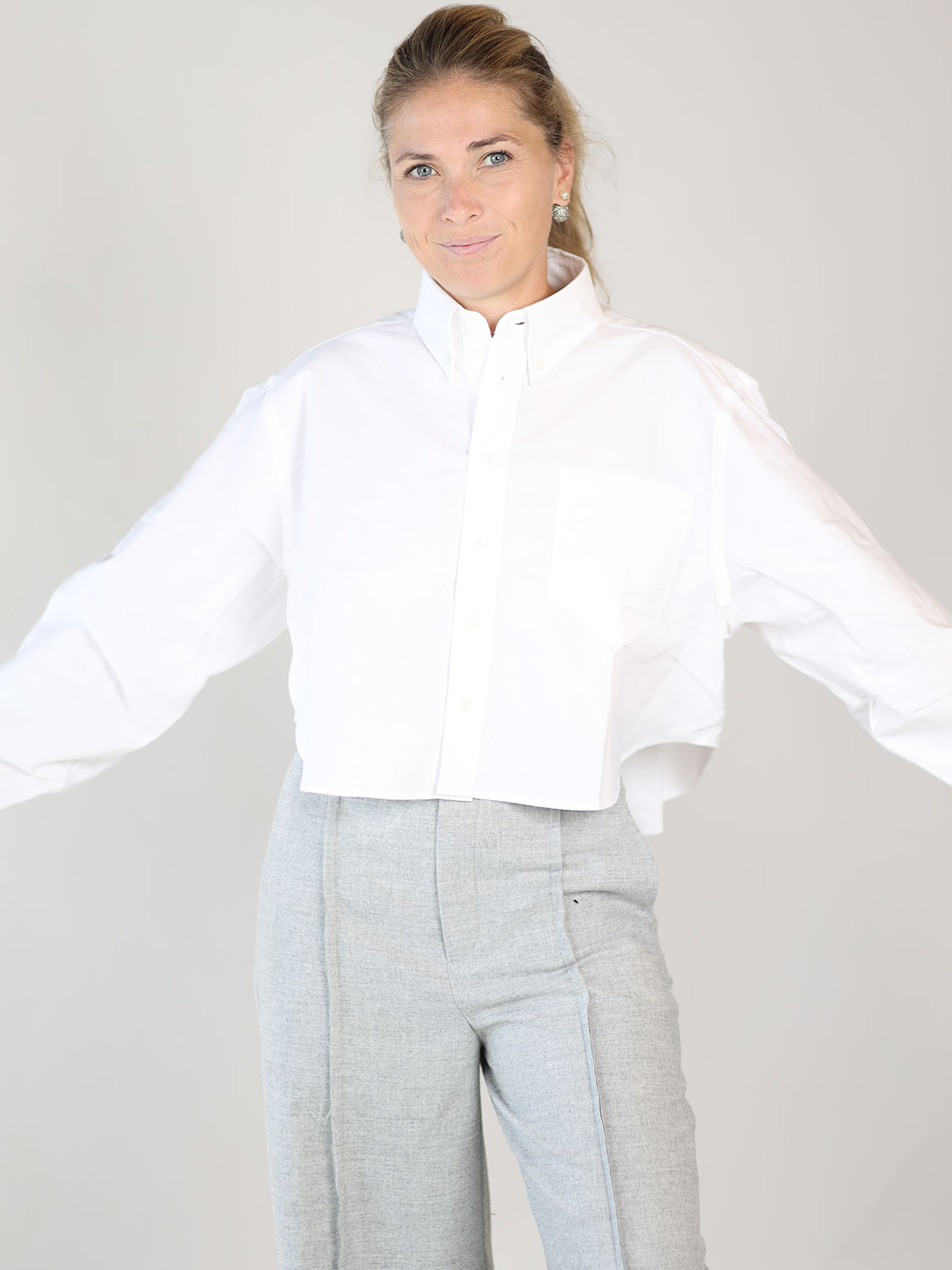 Gekürztes Hemd mit Logodetail 