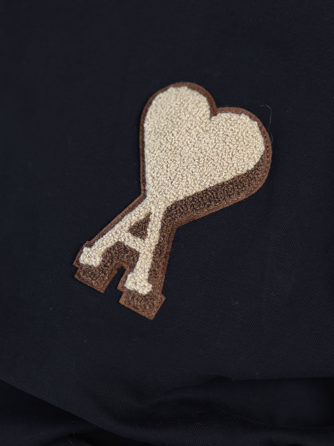 T – Shirt mit aufgesticktem Logo 