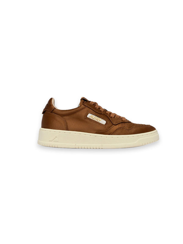 Sneaker im Casual Stil mit glänzender Satin-Oberfläche