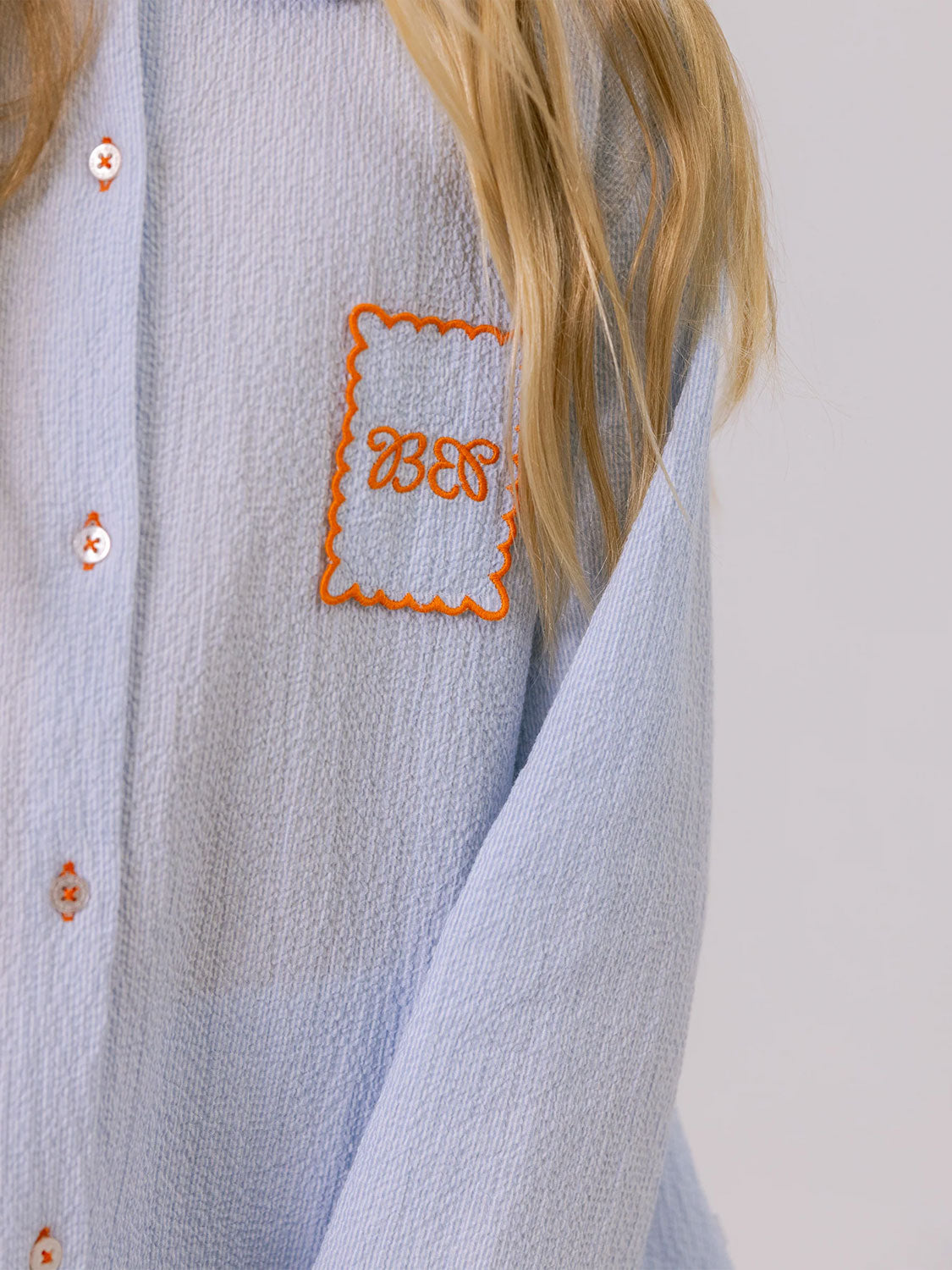 Lou Pyjama – Pyjama-Set aus strukturiertem Stoff mit verspielten Rüschen-Details