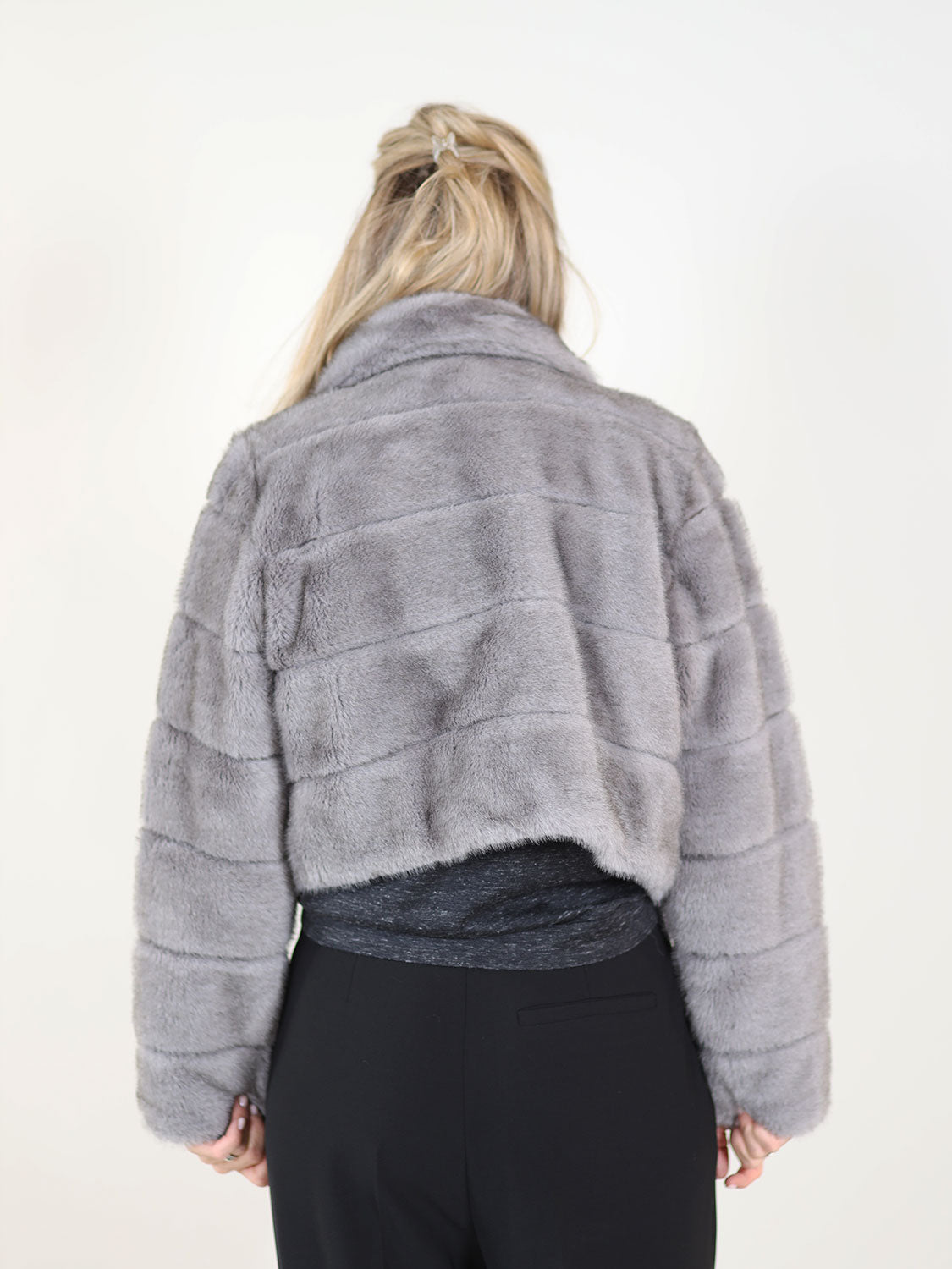 Gekürzte Jacke in Felloptik 