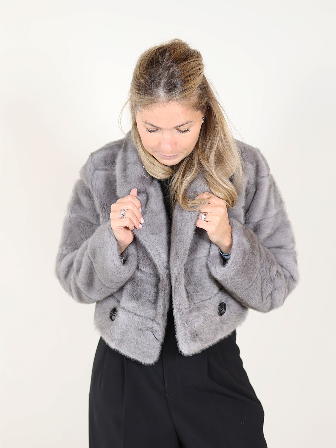 Gekürzte Jacke in Felloptik 