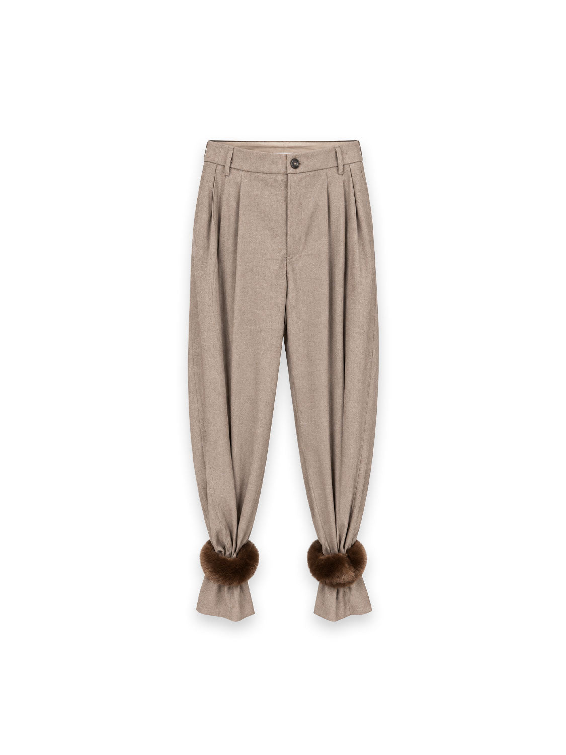 Phebe Hose – Elegante Bundfalten mit dekorativen Fell-Details