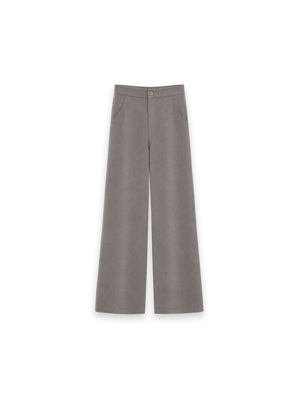 Linda Hose mit weitem Bein