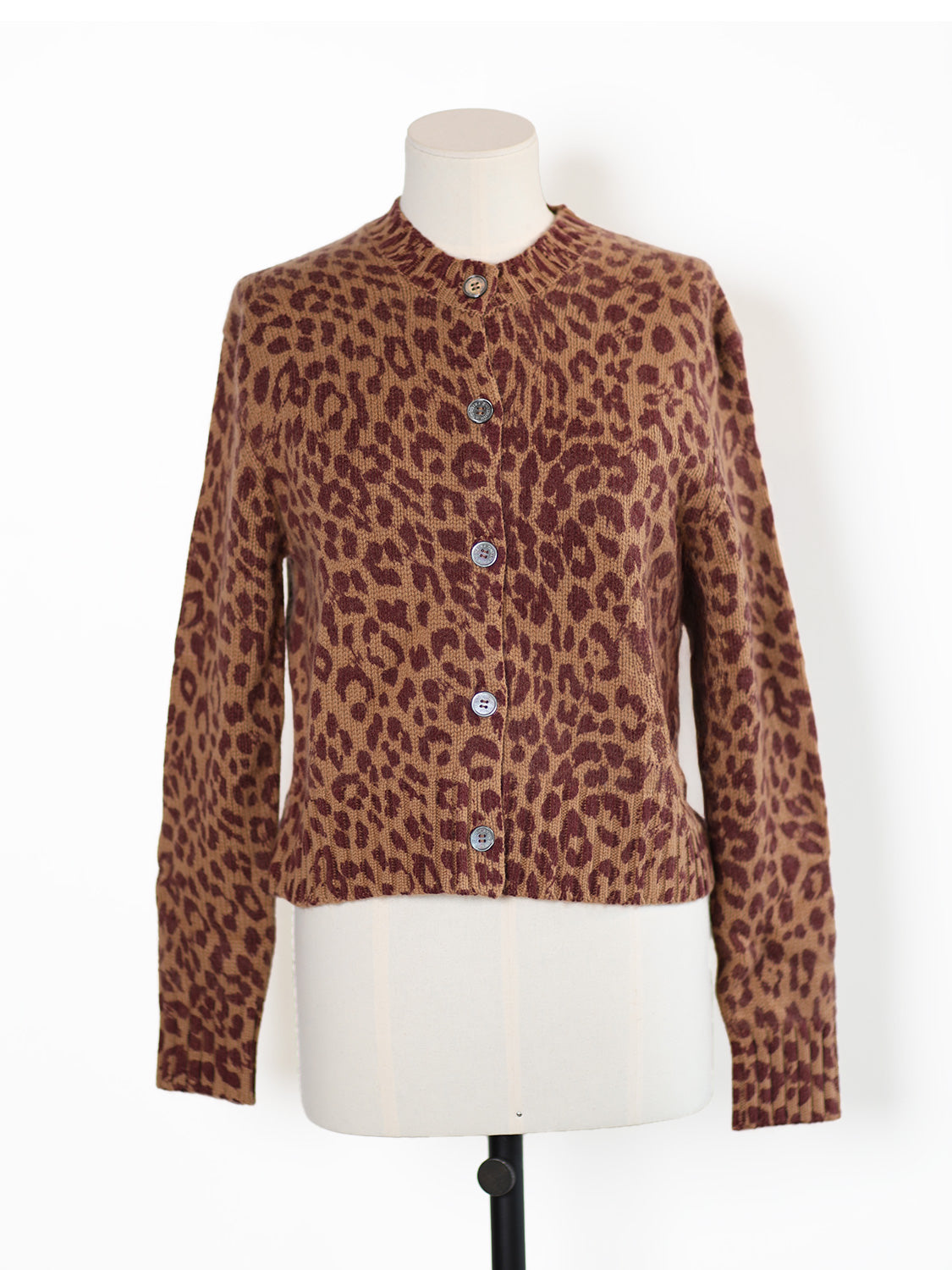 Cashmere-Strickjacke mit Leo-Print