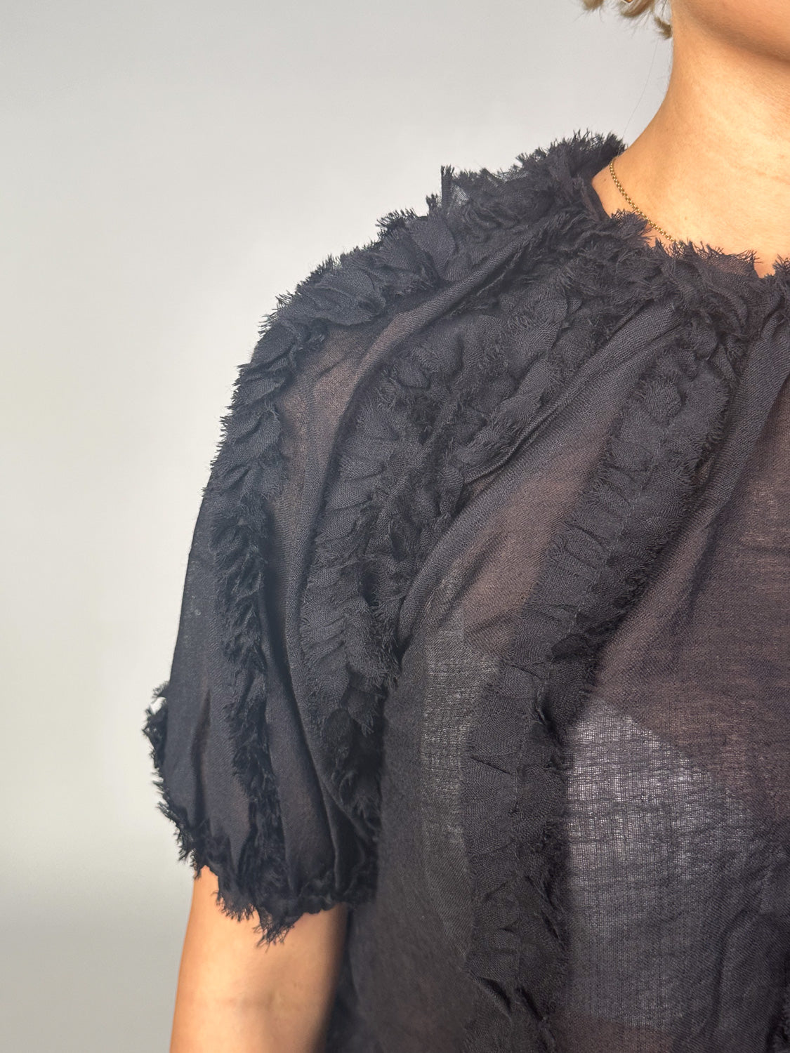 Gracelle – Langarm Bluse mit Rüschen Details