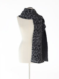 Hannah - Schal mit Leomuster