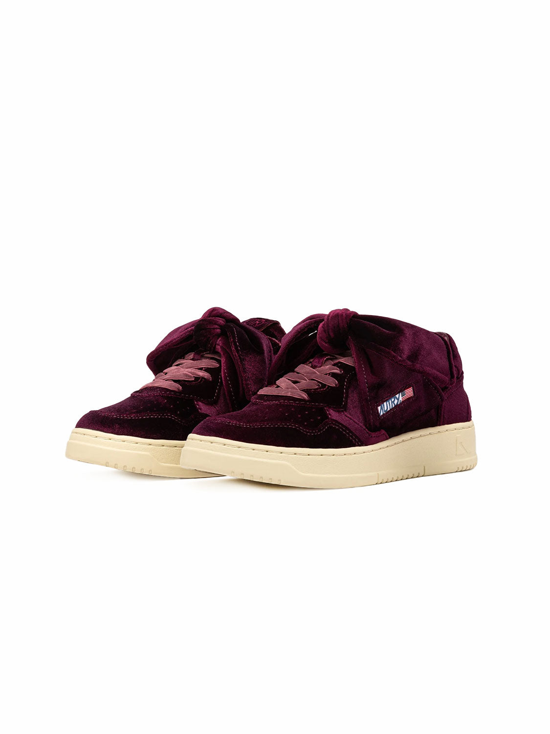 Medalist Low Sneaker – Velvet