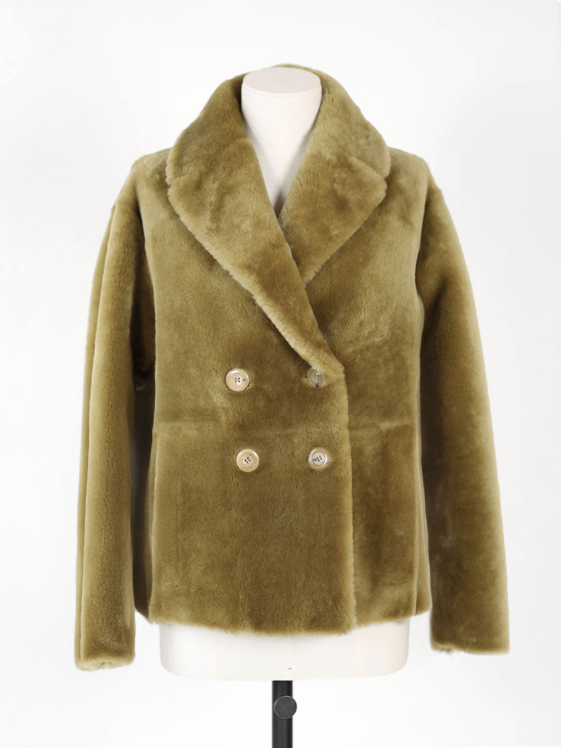 Straight Merino – Doppelreihiger Fellmantel