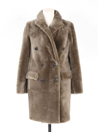 Light Astrakhan – Doppelreihiger Fellmantel