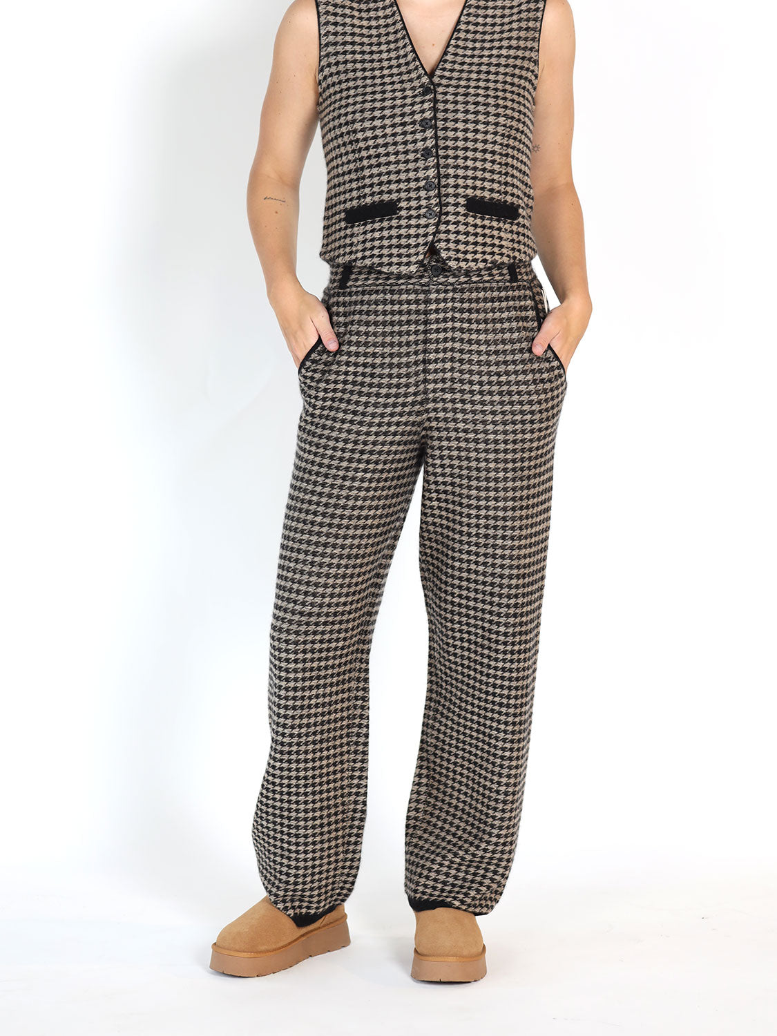 Hose aus Cashmere im Hahnentrittmuster