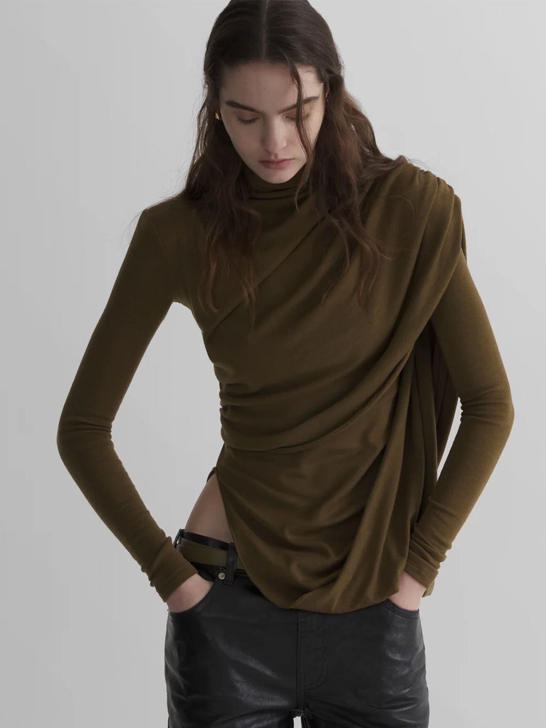Rollkragenpullover mit Drapierung