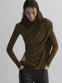 Rollkragenpullover mit Drapierung