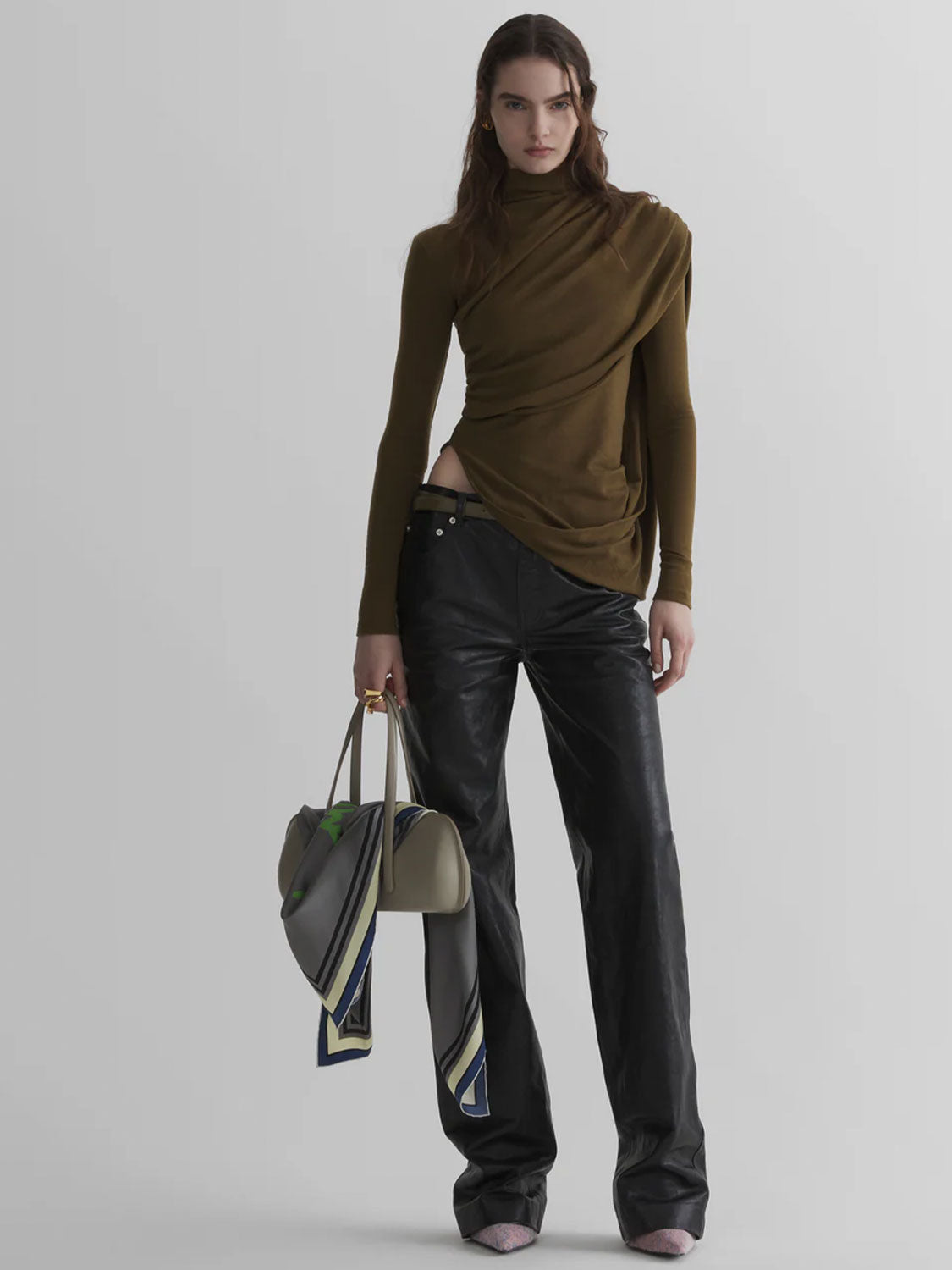 Rollkragenpullover mit Drapierung