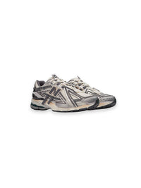 1906A Sneaker – Metallic Details