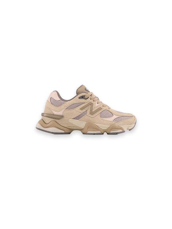 Sneaker mit hochwertigem Veloursleder und Mesh Details