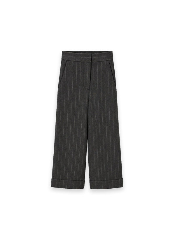 Hose mit Nadelstreifen und weitem Bein
