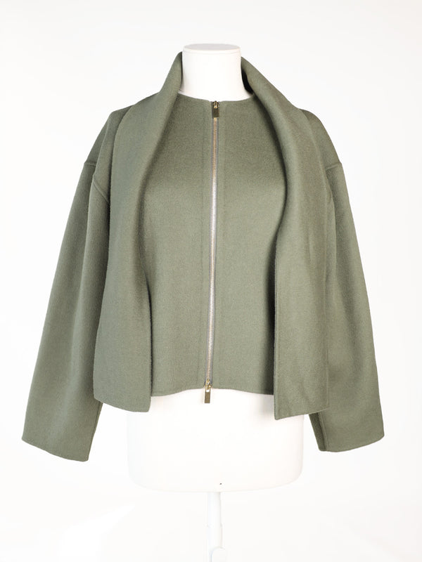 Jacke mit abnehmbaren Schal