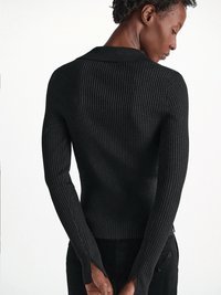 Shimmering Merino Pullover mit Polokragen und Brusttaschen
