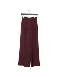 Weite Hose mit Bügelfalten