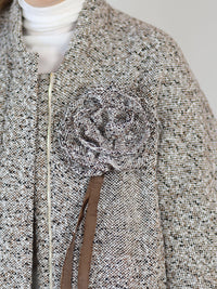 Brosche in Blütenform