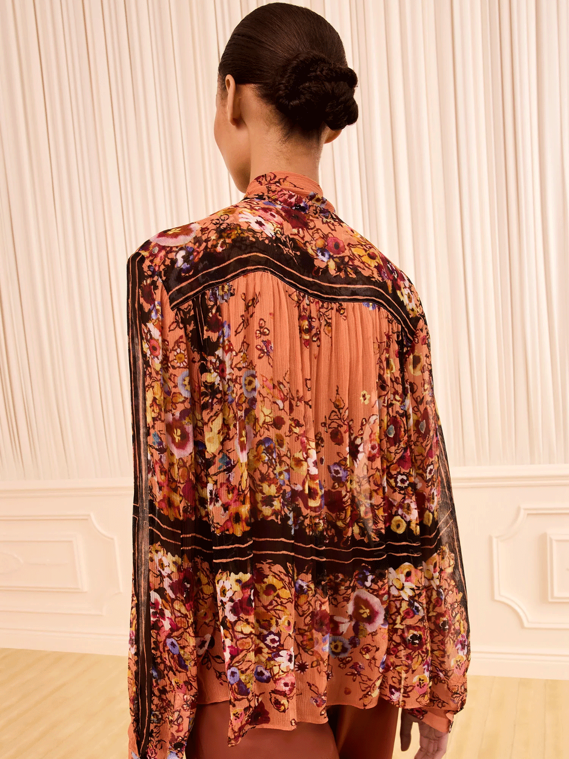 Vesela Seidenbluse mit Blumenprint und Schluppe