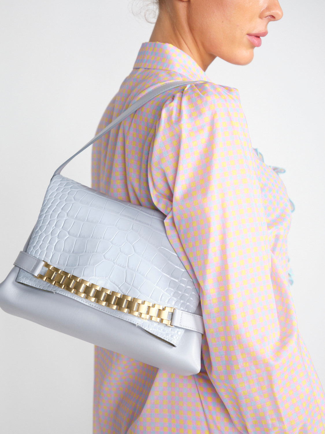 Chain Pouch – Umhängetasche aus Leder mit Kroko-Struktur 