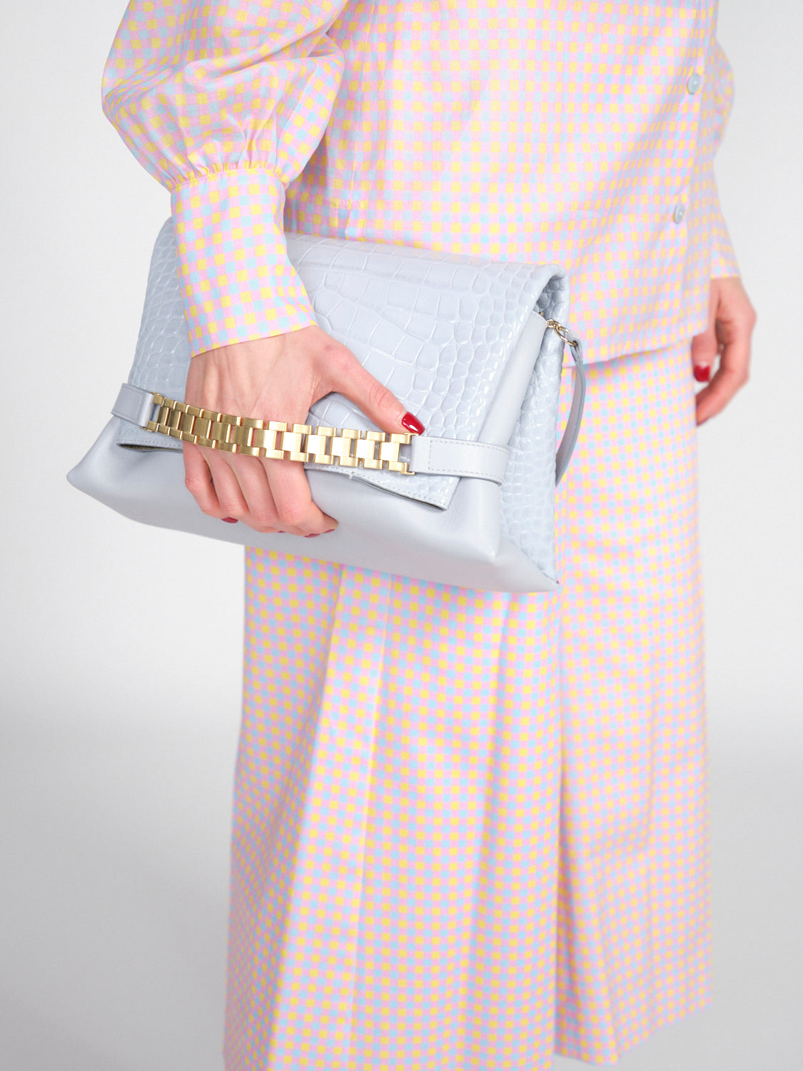 Chain Pouch – Umhängetasche aus Leder mit Kroko-Struktur 