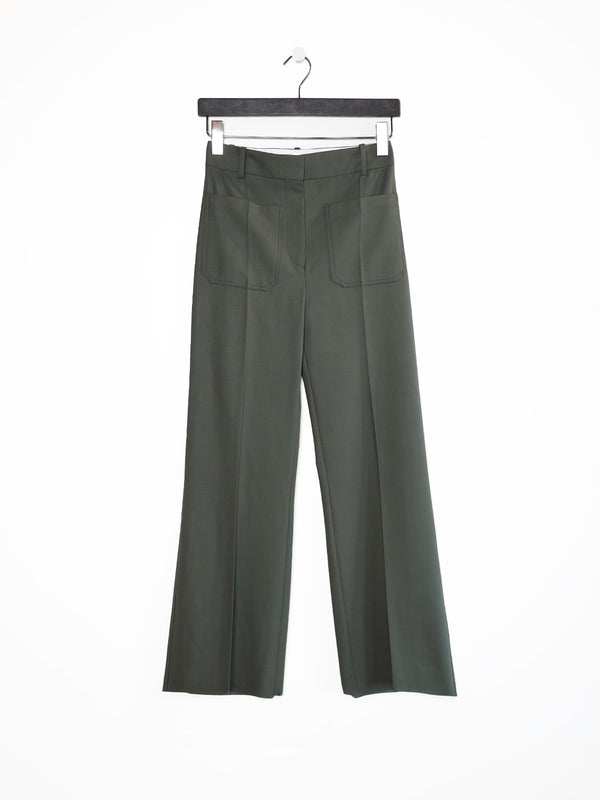 Jeans mit aufgesetzten Taschen