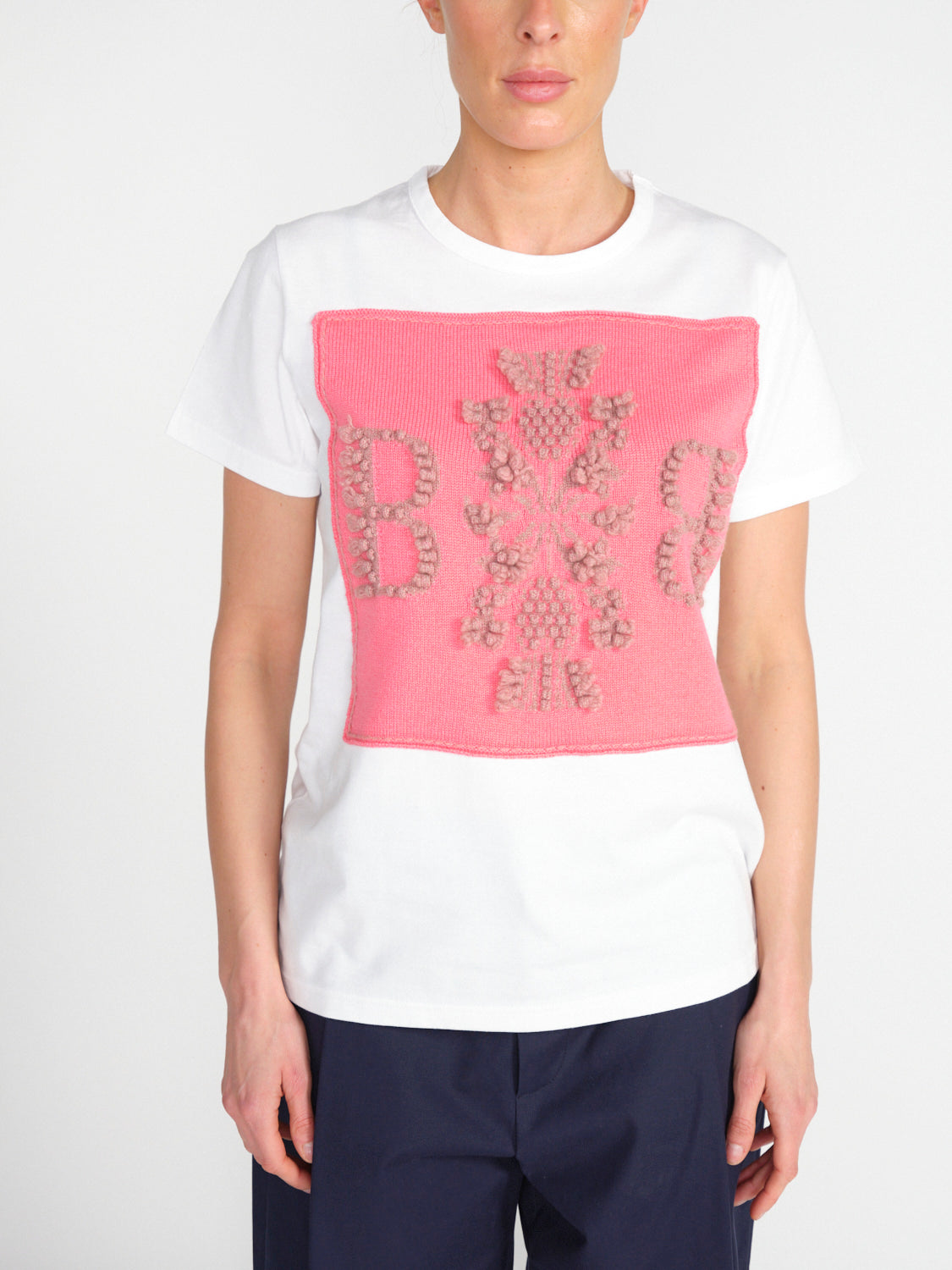 Thistle Logo Top – T-Shirt mit Kaschmir- Applikation