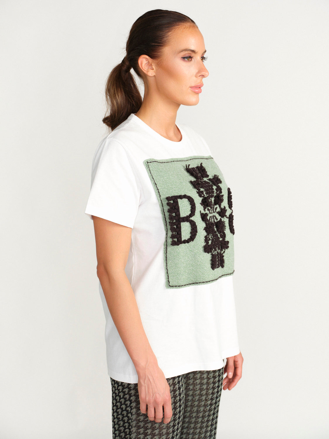 T-Shirt with logo cashmere patch – Shirt with logo patch made of cashmere