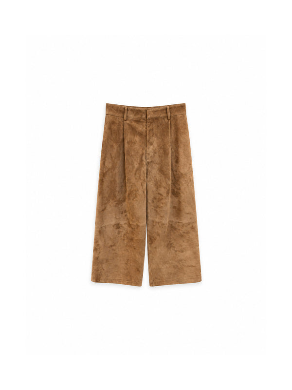Darkpark Danielle – weite Lederhose in Camel, Vorderansicht