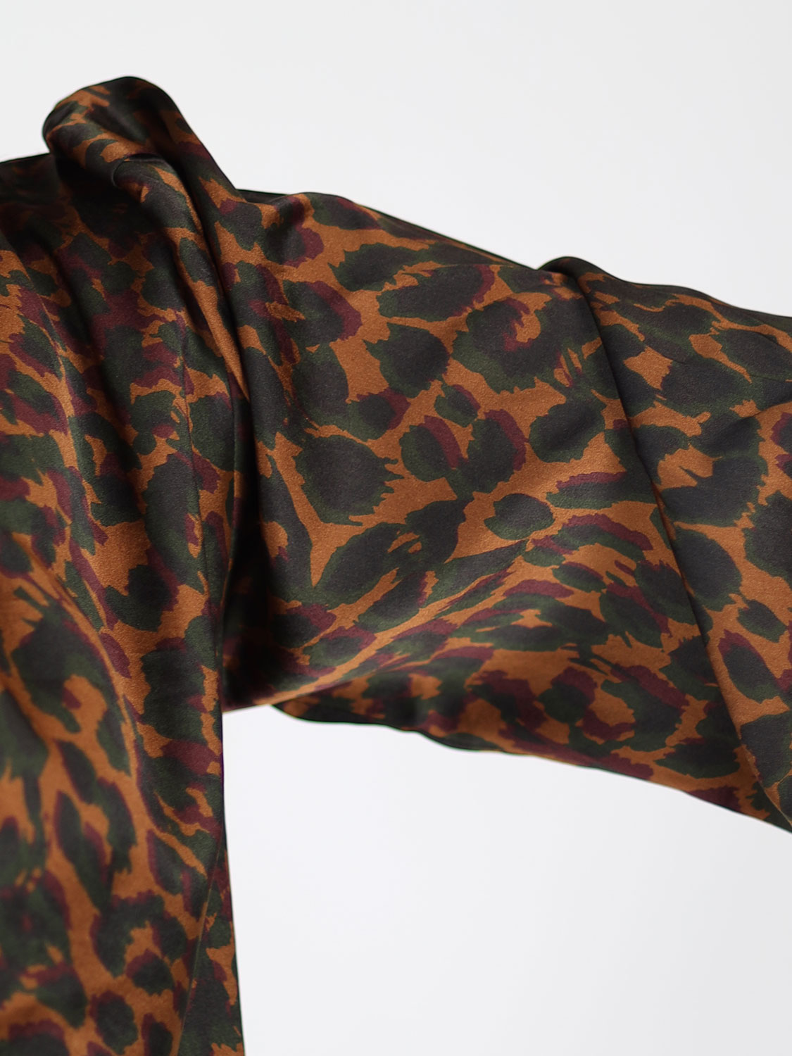 Seidenbluse mit Leo-Muster